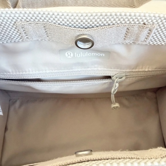 NWT Lululemon Two-Tone Canvas Mini Tote Bag — 4.5L — Mojave Tan/Light Ivory - Picture 6 of 14